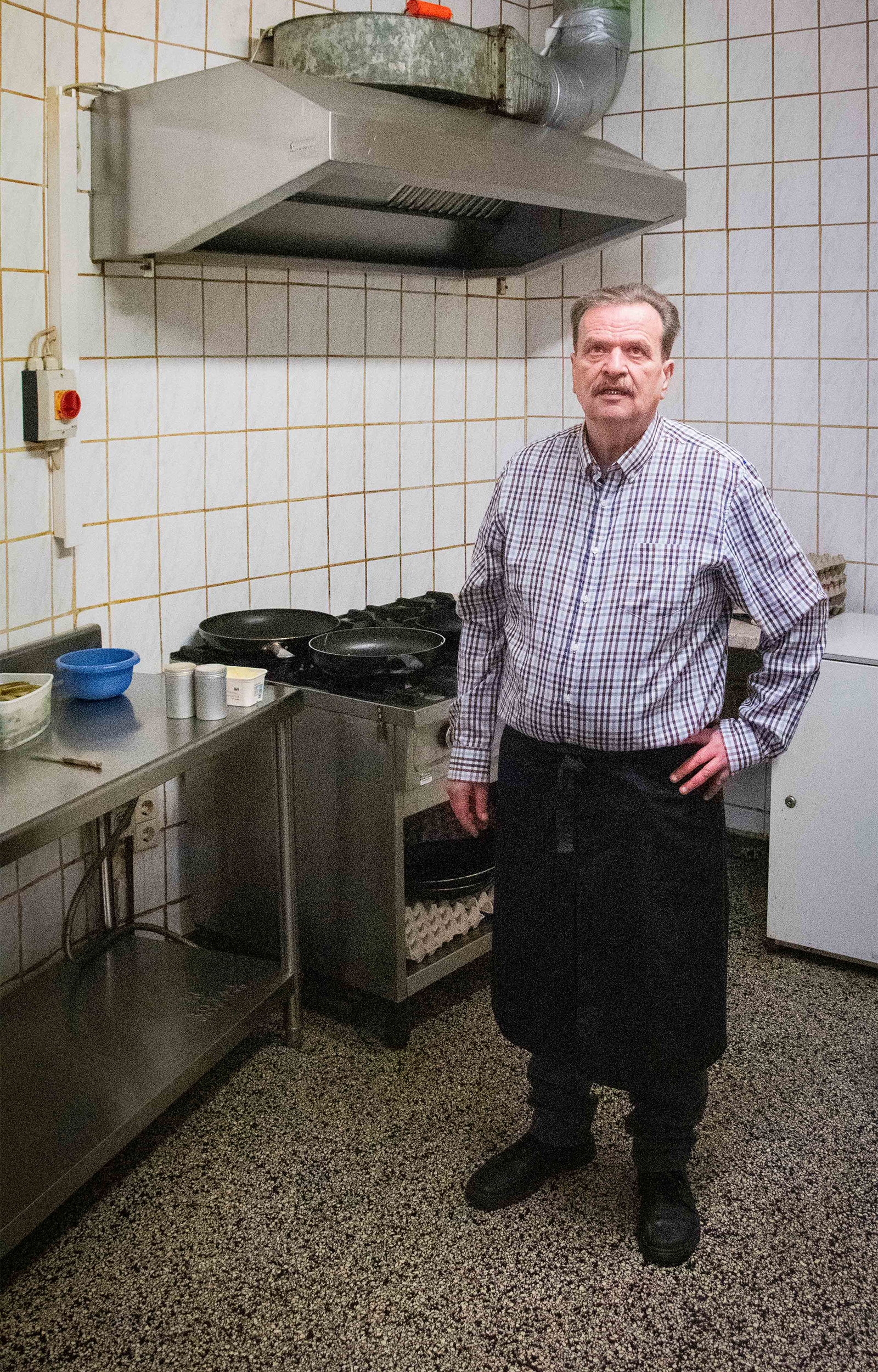 Am Herd: Seit 25 Jahren brutzelt Peter Fritz in dieser Küche seine Klassiker.
